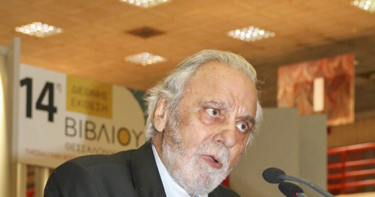 Ακαδημία Αθηνών: Μεσίστια για τρεις ημέρες η σημαία για την απώλεια του ακαδημαϊκού Κωνσταντίνου Τσουκαλά