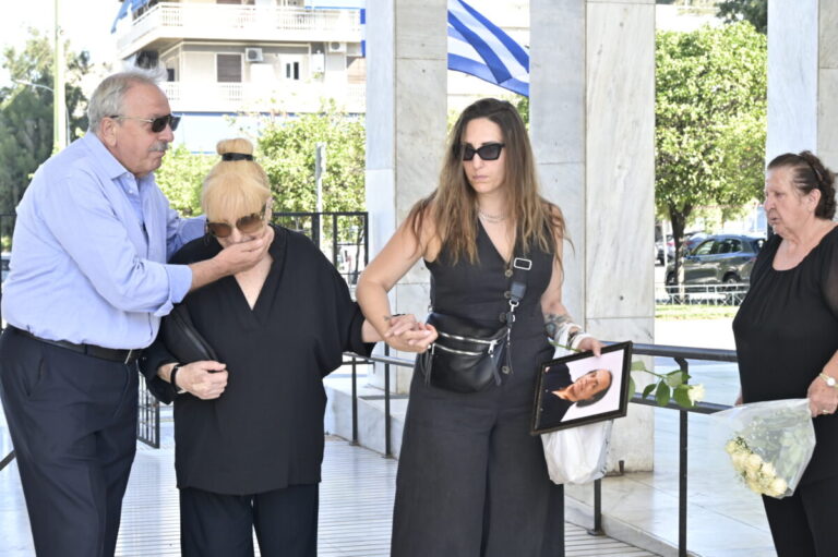 Συντετριμμένη η σύζυγος του Λάκη Χαλκιά, Αλέκα, ΜΙΧΑΛΗΣ ΠΑΠΑΝΙΚΟΛΑΟΥ