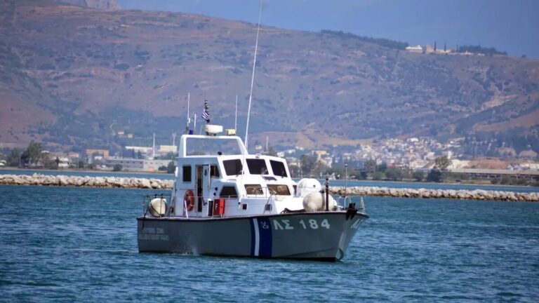 Σκάφος του Λιμενικού Σώματος