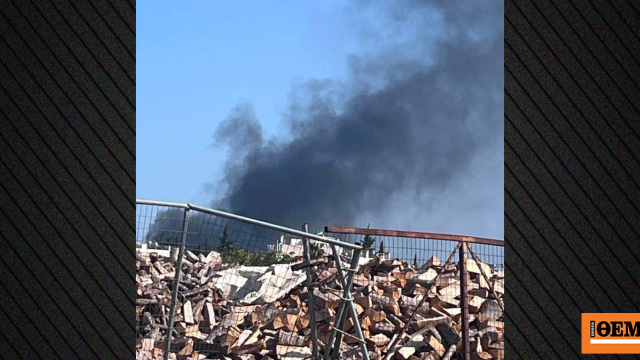 Υπό έλεγχο η φωτιά σε εργοστάσιο στη λεωφόρο Ανθούσας
