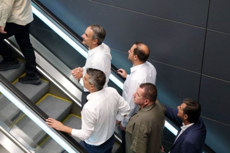 &Omicron; &Kappa;&upsilon;&rho;&iota;ά&kappa;&omicron;&sigmaf; &Mu;&eta;&tau;&sigma;&omicron;&tau;ά&kappa;&eta;&sigmaf; &sigma;&tau;&alpha; &epsilon;&gamma;&kappa;&alpha;ί&nu;&iota;&alpha; &tau;&omicron;&upsilon; &Mu;&epsilon;&tau;&rho;ό &Kappa;&alpha;&lambda;&alpha;&mu;&alpha;&rho;&iota;ά&sigmaf;