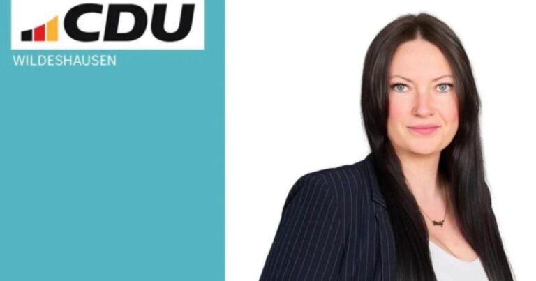 Σάλος στην Γερμανία με υποψήφια της CDU: Εμφανίζεται σε προεκλογική αφίσα με κολιέ... «MILF»