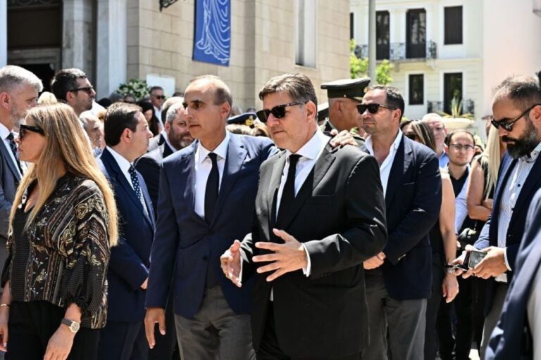&Mu;&iota;&lambda;&tau;&iota;ά&delta;&eta;&sigmaf; &Beta;&alpha;&rho;&beta;&iota;&tau;&sigma;&iota;ώ&tau;&eta;&sigmaf; &sigma;&tau;&eta;&nu; &kappa;&eta;&delta;&epsilon;ί&alpha; &tau;&omicron;&upsilon; &pi;&alpha;&tau;έ&rho;&alpha; &tau;&omicron;&upsilon;