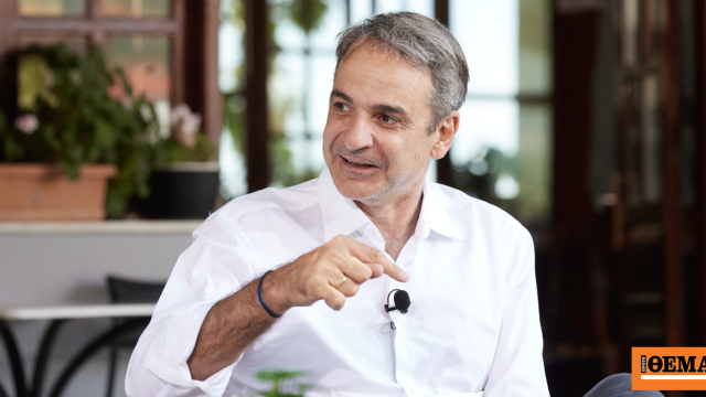 Μικροατύχημα για τον Μητσοτάκη στα Χανιά, χτύπησε τον ώμο του