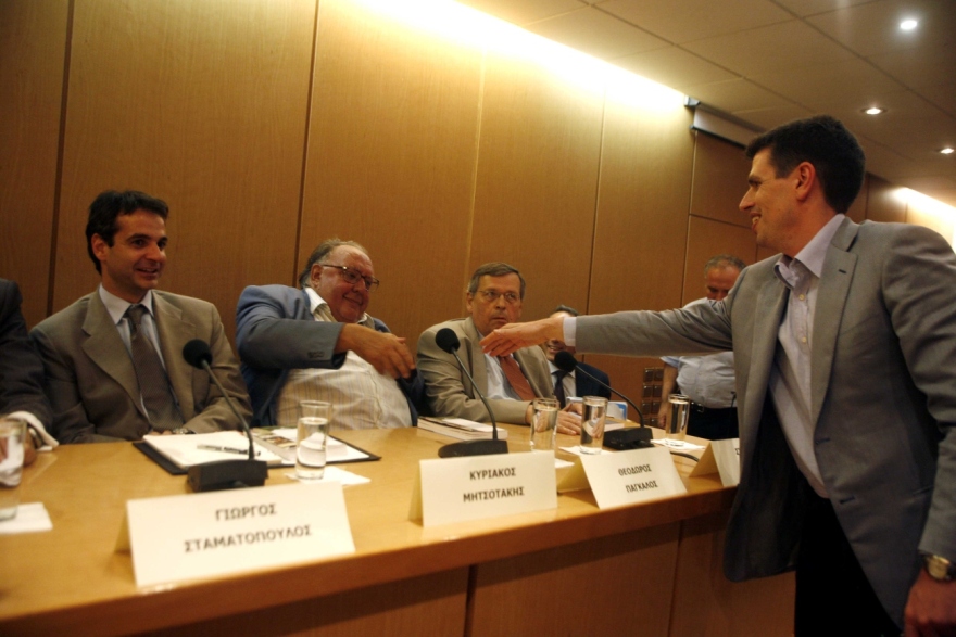 &Sigma;&tau;έ&phi;&alpha;&nu;&omicron;&sigmaf; &Mu;ά&nu;&omicron;&sigmaf;, &omicron; &mu;&epsilon;&gamma;ά&lambda;&omicron;&sigmaf; &alpha;&nu;&alpha;&tau;&rho;&epsilon;&pi;&tau;&iota;&kappa;ό&sigmaf;: &Alpha;&pi;ό &tau;&eta;&nu; &epsilon;&pi;&alpha;&nu;ά&sigma;&tau;&alpha;&sigma;&eta; &tau;&eta;&sigmaf; &Alpha;&lambda;&lambda;&alpha;&tau;ί&nu;&eta;&sigmaf;, &sigma;&tau;&alpha; έ&rho;&gamma;&alpha; &pi;&omicron;&upsilon; ά&lambda;&lambda;&alpha;&xi;&alpha;&nu; &tau;&eta;&nu; &Epsilon;&lambda;&lambda;ά&delta;&alpha;