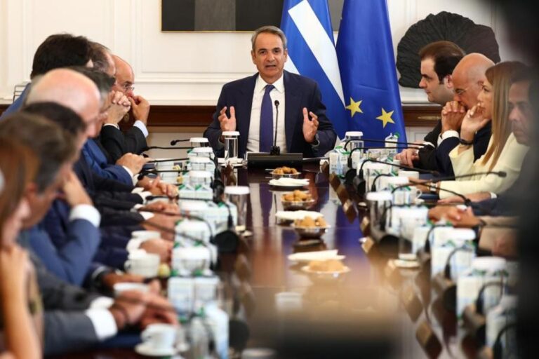 Τα μηνύματα Μητσοτάκη στο Υπουργικό: Στη ΔΕΘ ο οδικός χάρτης έως το 2030 - Επί τάπητος η καθημερινότητα και τα «χαμπέρια» στην Τουρκία