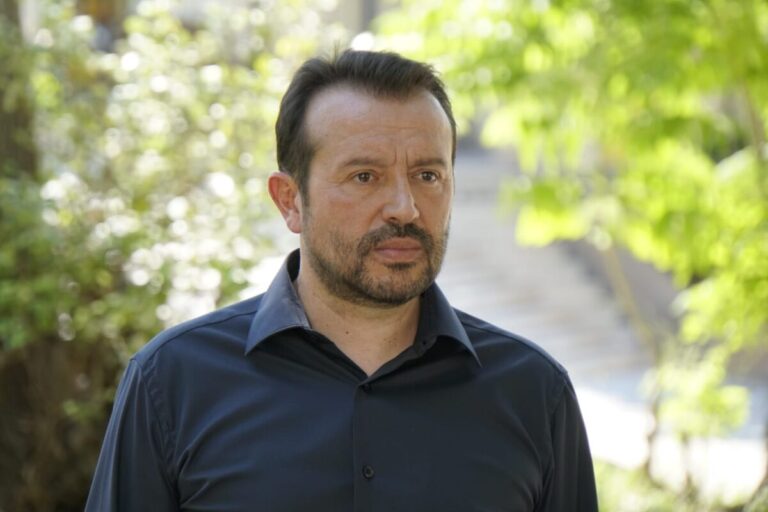 &Omicron; &Nu;ί&kappa;&omicron;&sigmaf; &Pi;&alpha;&pi;&pi;ά&sigmaf;