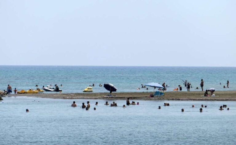 Άγνωστος άνδρας προσέγγισε ανήλικη σε παραλία-Καταγγελία μητέρας