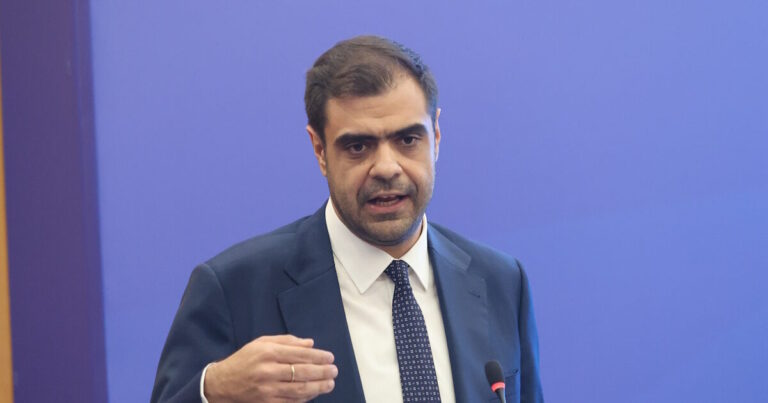 Παύλος Μαρινάκης για Αλέξη Τσίπρα: Θεωρήσαμε ότι πρόκειται για νέα καλοκαιρινή επιθεώρηση