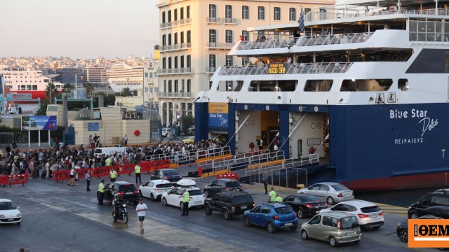 Δεκαπενταύγουστος: 73 αναχωρήσεις με 21.893 επιβάτες από τον Πειραιά