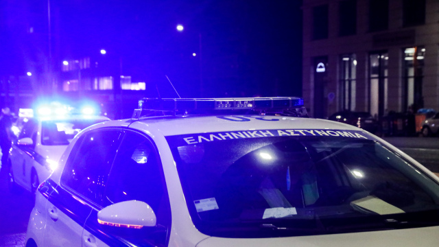 Επεισοδιακή καταδίωξη στα Γρεβενά: 47χρονος έπεσε με το αυτοκίνητό του πάνω σε αστυνομικό