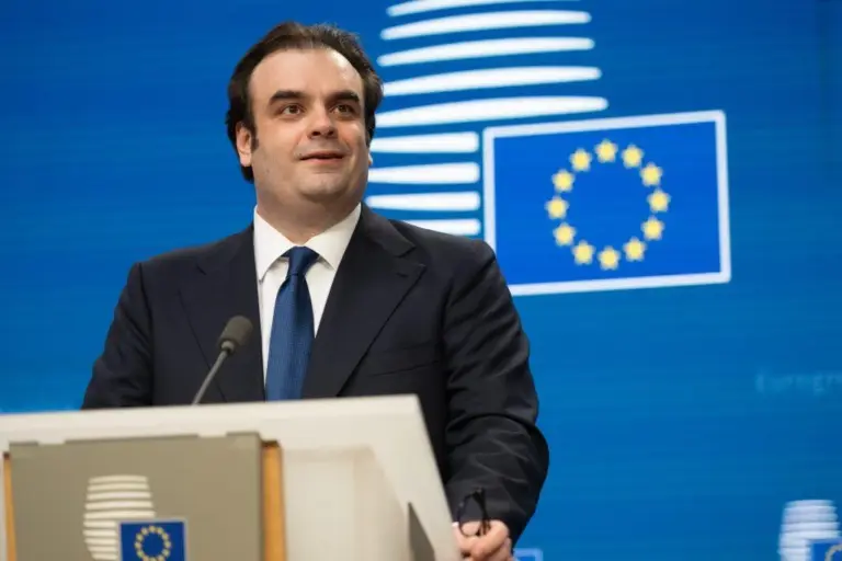 Bloomberg: Η Ελλάδα σχεδιάζει πρόωρη αποπληρωμή χρέους 13 δισ. ευρώ