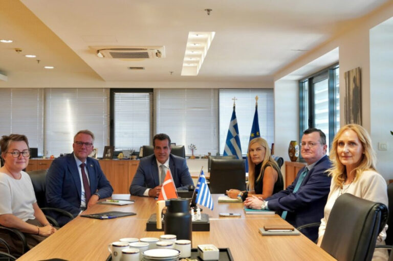 &Sigma;&upsilon;&nu;ά&nu;&tau;&eta;&sigma;&eta; &Pi;&lambda;&epsilon;ύ&rho;&eta; &mu;&epsilon; &tau;&omicron;&nu; &Delta;&alpha;&nu;ό &upsilon;&pi;&omicron;&upsilon;&rho;&gamma;ό &Mu;&epsilon;&tau;&alpha;&nu;ά&sigma;&tau;&epsilon;&upsilon;&sigma;&eta;&sigmaf;, &sigma;&tau;&omicron; &epsilon;&pi;ί&kappa;&epsilon;&nu;&tau;&rho;&omicron; &tau;&alpha; Return Hubs