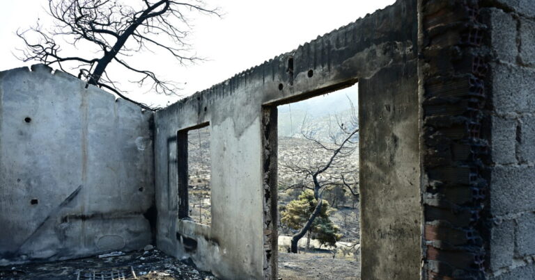 325 οι αυτοψίες σε σπίτια που κάηκαν από τις φωτιές σε Ρέθυμνο, Αττική, Φωκίδα, Βοιωτία και Αχαΐα – «Κόκκινα» 118 σπίτια
