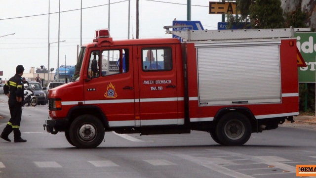 Έσβησε η φωτιά που ξέσπασε σε διαμέρισμα στην Πετρούπολη, διακοπές κυκλοφορίας από την τροχαία