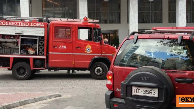 Φωτιά σε διαμέρισμα στην Άνω Πόλη της Θεσσαλονίκης, απομακρύνθηκαν οι κάτοικοι του κτηρίου