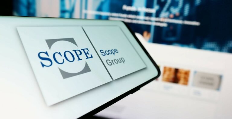 Scope Ratings για ελληνικές τράπεζες: Βλέπει υψηλότερα κέρδη το 2026, αλλά και νέους κινδύνους  