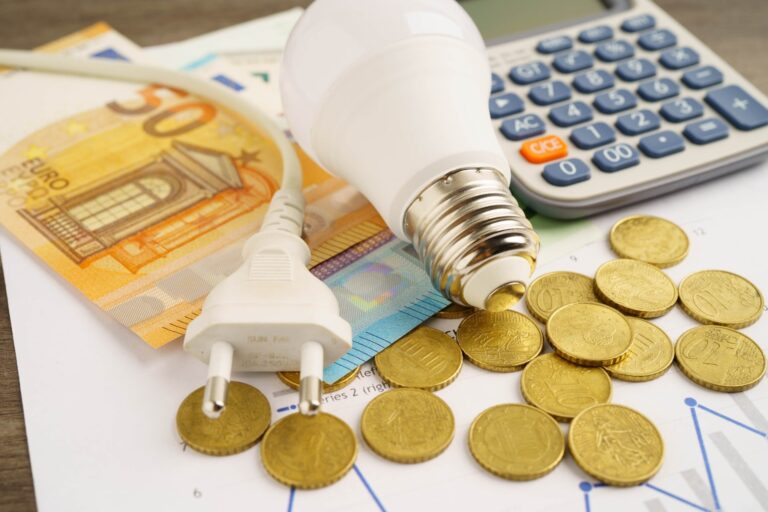 Ρεύμα: Μπλόκο στον «ενεργειακό τουρισμό» - Τα μέτρα για στρατηγικούς κακοπληρωτές, τι αλλάζει στις οφειλές
