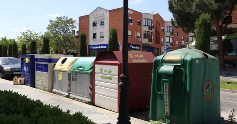 Συνταξιούχος πέταξε σε λάθος κάδο σκουπιδιών μπουκάλι και προτίμησε να πάει φυλακή: «Έχω χρόνο»