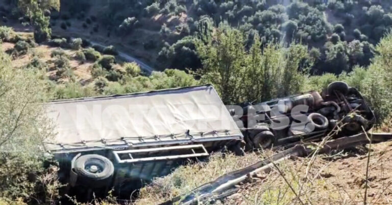 Τραγωδία στη Λακωνία: Νεκρός ο 48χρονος οδηγός φορτηγού που έπεσε σε γκρεμό – Τραυματίας ο συνοδηγός
