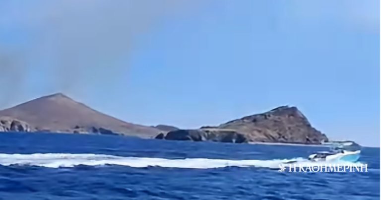 Φωτιά στη Λήμνο: Απομακρύνθηκαν με ναυαγοσωστικό 59 άτομα από την παραλία Θάνος