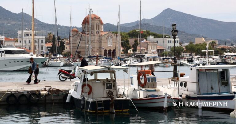 Σύγκρουση θαλαμηγού με ελλιμενισμένα σκάφη στην Αίγινα – Δεν αναφέρθηκαν τραυματισμοί