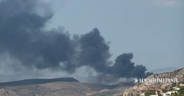 Φωτιά κοντά στον ναύσταθμο Σαλαμίνας – Ηχησε το 112 για εκκένωση οικισμών