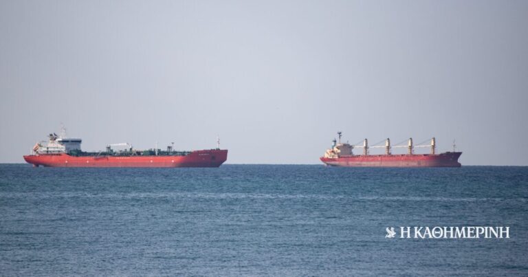 Η Ρωσία έπληξε δύο εμπορικά πλοία σε ουκρανικά λιμάνια