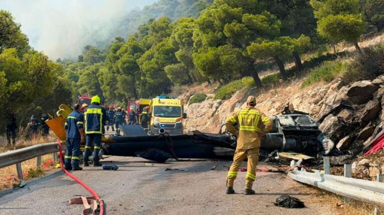 Δύο νεκροί και δύο τραυματίες στη Ψάθη: Κόπηκε στα δύο το ελικόπτερο