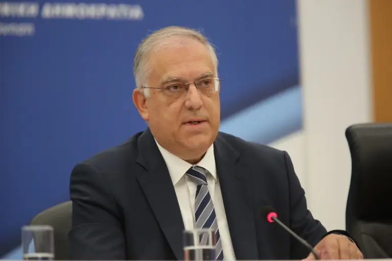 Θεοδωρικάκος: Μηνιαία εξοικονόμηση έως 50 ευρώ για τα νοικοκυριά