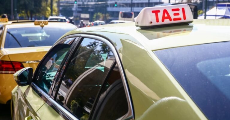600 ευρώ για μια κούρσα στην Αθήνα: Τουρίστες καταγγέλλουν ότι οδηγός ταξί τους απείλησε