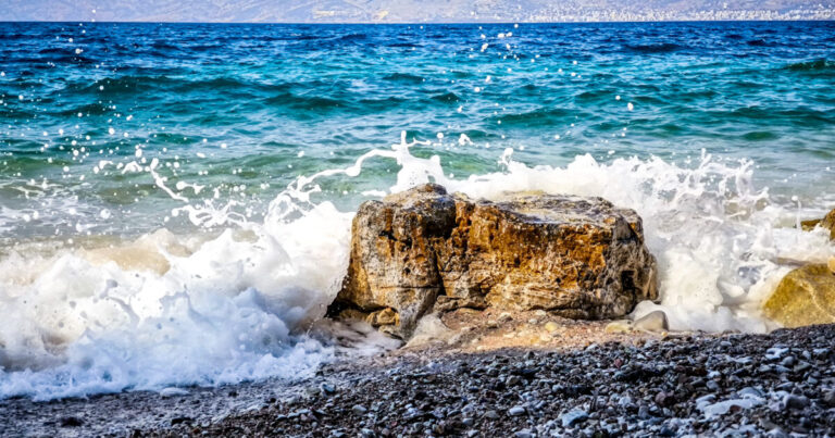 Ηλεία: 31χρονη μητέρα νοσηλεύεται σε κρίσιμη κατάσταση μετά από βουτιά - Τραυματίστηκε σοβαρά στον αυχένα