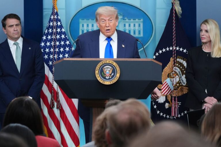 Ιράν: Γιατί οι ΗΠΑ δεν πάτησαν τώρα το «κουμπί» των κυρώσεων