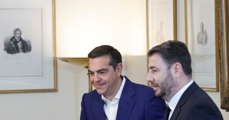 ΠΑΣΟΚ και ΕΛΑΣ συγκρούονται για χρέη και χορηγούς με φόντο την πολιτική κυριαρχία στην Κεντροαριστερά