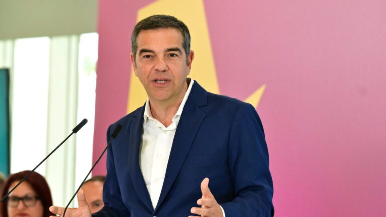 &Epsilon;&kappa;&delta;ή&lambda;&omega;&sigma;&eta; &tau;&eta;&sigmaf; &Epsilon;&lambda;&lambda;&eta;&nu;&iota;&kappa;ή&sigmaf; &Alpha;&rho;&iota;&sigma;&tau;&epsilon;&rho;ή&sigmaf; &Sigma;&upsilon;&mu;&pi;&alpha;&rho;ά&tau;&alpha;&xi;&eta;&sigmaf; (&Epsilon;&Lambda;.&Alpha;.&Sigma;.) &gamma;&iota;&alpha; &tau;&eta;&nu; &pi;&alpha;&rho;&omicron;&upsilon;&sigma;ί&alpha;&sigma;&eta; &tau;&eta;&sigmaf; &pi;&rho;ό&tau;&alpha;&sigma;ή&sigmaf; &tau;&eta;&sigmaf; &gamma;&iota;&alpha; &tau;&omicron; &pi;&alpha;&rho;ό&nu; &kappa;&alpha;&iota; &tau;&omicron; &mu;έ&lambda;&lambda;&omicron;&nu; &tau;&eta;&sigmaf; &Tau;&omicron;&pi;&iota;&kappa;ή&sigmaf; &Alpha;&upsilon;&tau;&omicron;&delta;&iota;&omicron;ί&kappa;&eta;&sigma;&eta;&sigmaf; &alpha;&pi;ό &tau;&omicron;&nu; &Pi;&rho;ό&epsilon;&delta;&rho;&omicron; &tau;&eta;&sigmaf; &Epsilon;&Lambda;.&Alpha;.&Sigma; &Alpha;&lambda;έ&xi;&eta; &Tau;&sigma;ί&pi;&rho;&alpha; &sigma;&tau;&omicron;&nu; &Sigma;&epsilon;&rho;ά&phi;&epsilon;&iota;&omicron; &tau;&omicron;&upsilon; &Delta;ή&mu;&omicron;&upsilon; &Alpha;&theta;&eta;&nu;&alpha;ί&omega;&nu;. &Tau;&rho;ί&tau;&eta; 28 &Iota;&omicron;&upsilon;&lambda;ί&omicron;&upsilon; 2026 (&Tau;&Alpha;&Tau;&Iota;&Alpha;&Nu;&Alpha; &Mu;&Pi;&Omicron;&Lambda;&Alpha;&Rho;&Eta; / EUROKINISSI)