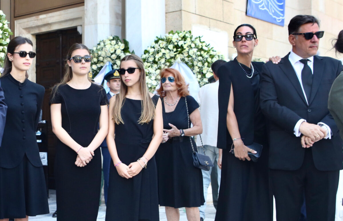 &Eta; &omicron;&iota;&kappa;&omicron;&gamma;έ&nu;&epsilon;&iota;&alpha;