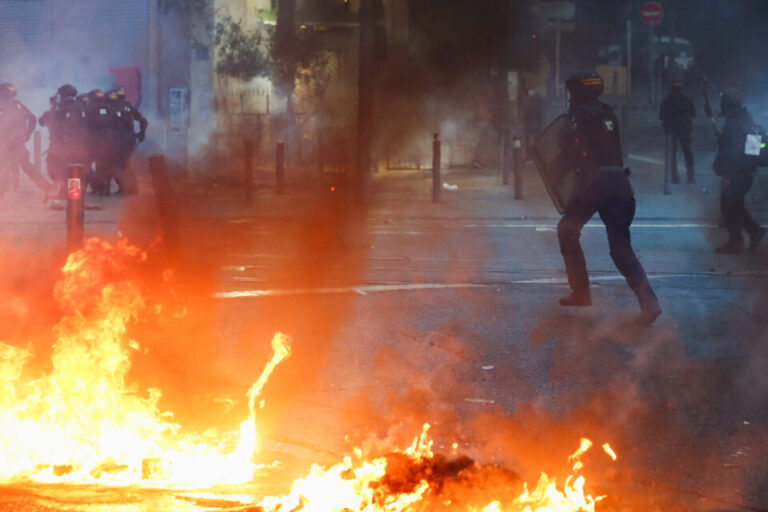 Oγκώδεις διαδηλώσεις στη Γαλλία με επεισοδιακή κατακλείδα – Χημικά και συγκρούσεις σε πολλές πόλεις-1