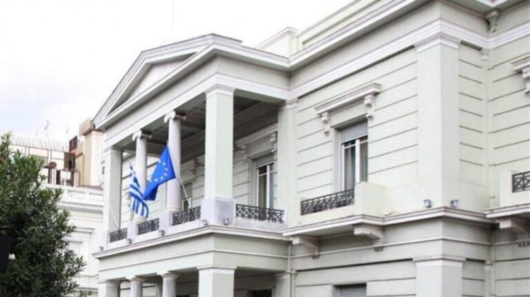 ΥΠΕΞ: Έντονη ανησυχία για την επίθεση σε εμπορικό πλοίο στη Μαύρη Θάλασσα – Το μήνυμα της Ούρσουλα Φον Ντερ Λάιεν