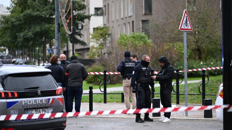 Στο σημείο των πυροβολισμών στο Παρίσι ο Μακρόν