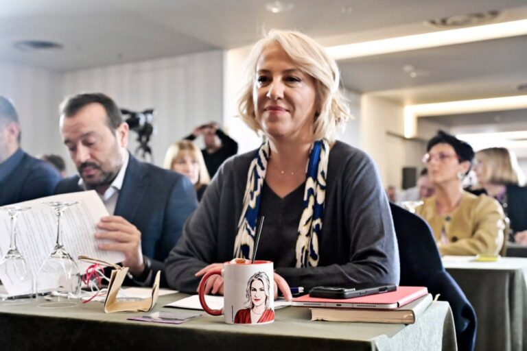 Δούρου: «Η λαϊκή εντολή εκατομμυρίων συμπολιτών μας ποδοπατήθηκε από τις μωροφιλοδοξίες πολλών»