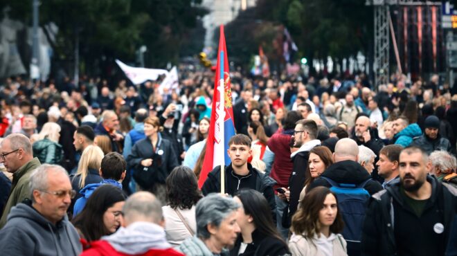 σερβία-στις-κάλπες-με-φόντο-την-πόλωση-564545890