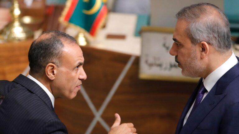 «Κόκκινη» κάρτα Αιγύπτου στον Φιντάν για το τουρκολιβυκό μνημόνιο