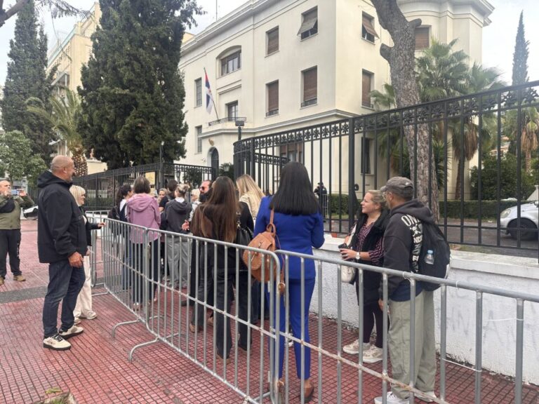 Στις κάλπες οι Σέρβοι της Ελλάδας: «Οι πιο κρίσιμες εκλογές των τελευταίων ετών»-1