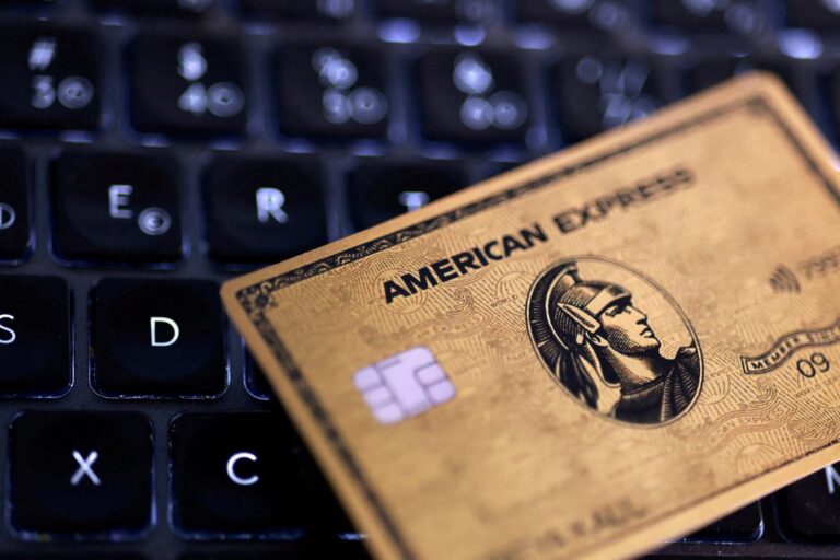 Η American Express απολύει το 5% του εργατικού δυναμικού της για να «προετοιμαστεί για την ΑΙ»