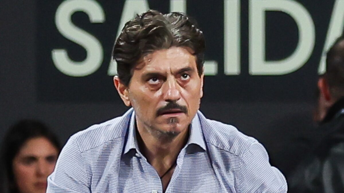 &Omicron; &Delta;&eta;&mu;ή&tau;&rho;&eta;&sigmaf; &Gamma;&iota;&alpha;&nu;&nu;&alpha;&kappa;ό&pi;&omicron;&upsilon;&lambda;&omicron;&sigmaf;