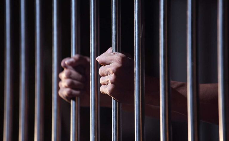 Κράτηση για πέντε μέρες εναντίον 23χρονου συλληφθέντα για την απόπειρα εμπρησμού καταστήματος