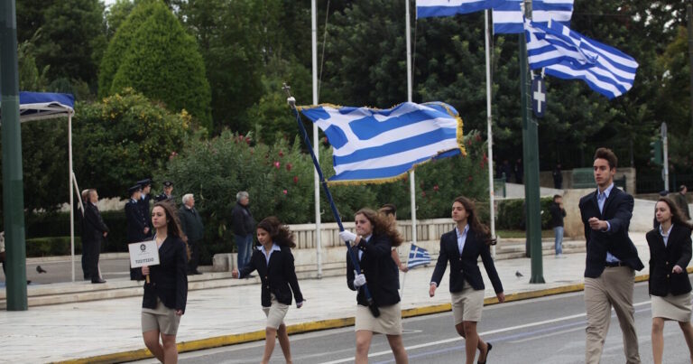 Καιρός – 28η Οκτωβρίου: Παρελάσεις με βροχή, σε ποιες περιοχές θα «χτυπήσει» η κακοκαιρία