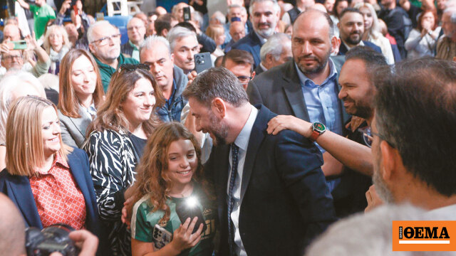 Το στοίχημα των Χριστουγέννων για το ΠΑΣΟΚ: Επιχείρηση εκλογικής ετοιμότητας με περιοδείες, μεταγραφές και ψηφοδέλτια