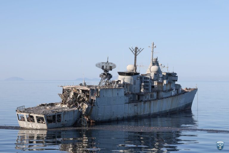 &Pi;&omicron;&lambda;&epsilon;&mu;&iota;&kappa;ό &Nu;&alpha;&upsilon;&tau;&iota;&kappa;ό, &beta;ύ&theta;&iota;&sigma;&eta; &pi;&alpha;&rho;&omicron;&pi;&lambda;&iota;&sigma;&mu;έ&nu;&eta;&sigmaf; &phi;&rho;&epsilon;&gamma;ά&tau;&alpha;&sigmaf;, &Alpha;&iota;&gamma;&alpha;ί&omicron;