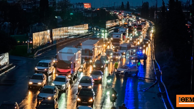Κολλημένος και στα δύο ρεύματα ο Κηφισός, στην άνοδο από παραλιακή, στην κάθοδο από Μεταμόρφωση - Μποτιλιάρισμα σε λ. Αθηνών και Παοσειδώνος